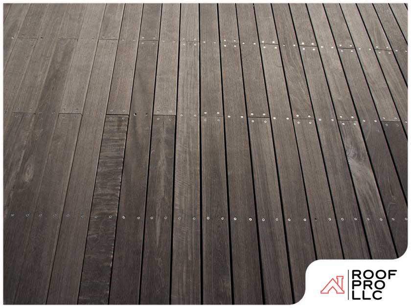 Tips To Help You Choose The Ideal Deck Color